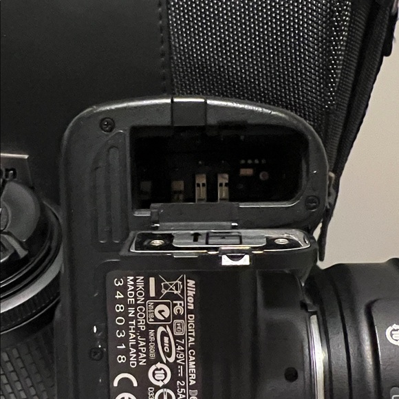 Nikon Black DSLR Camera with Dual Lens Set - Picture 8 of 11